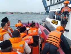 Kapal Kandas di Selat Bali Tim SAR Evakuasi Puluhan Penumpang dalam Operasi Genting