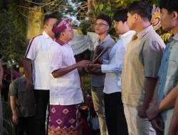 Gubernur Bali Koster Minta Penerima Beasiswa di Gianyar Tekun dan Disiplin